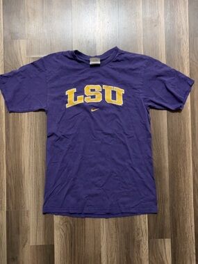Vintage NIKE LOUISIANA STATE UNIVERSITY Men’s Small Purple Shirt
